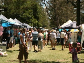 Broadbeach Art And Craft Markets - Accommodation Nelson Bay 1
