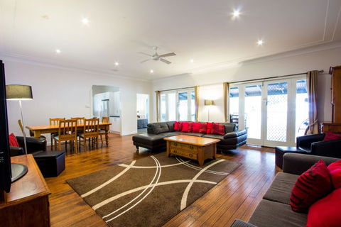 The Retreat Port Stephens - Accommodation Nelson Bay 0
