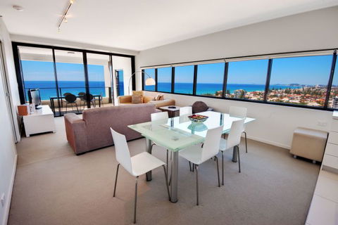 Ultra Broadbeach - Accommodation Nelson Bay 12