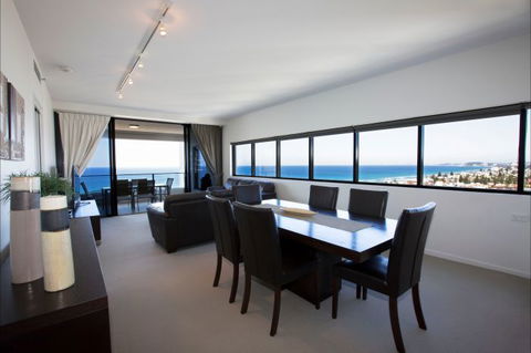 Ultra Broadbeach - Accommodation Nelson Bay 14