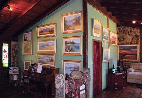 Rossiters’ Paintings - Accommodation Nelson Bay 2