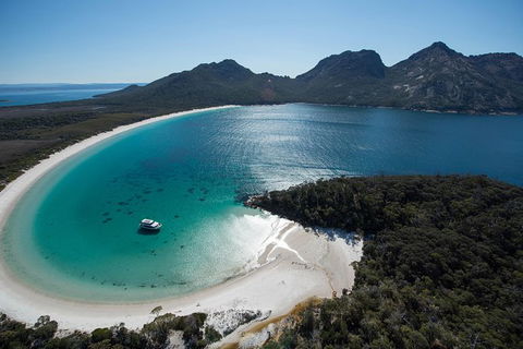 Wineglass Bay Cruise From Coles Bay - Accommodation Nelson Bay 0