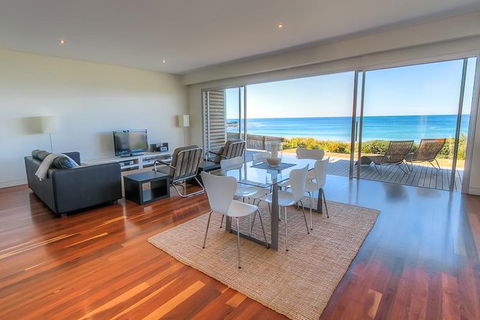 10-Day Surf Adventure From Brisbane To Sydney Including Coffs Harbour, Byron Bay And Gold Coast - Accommodation Nelson Bay 1