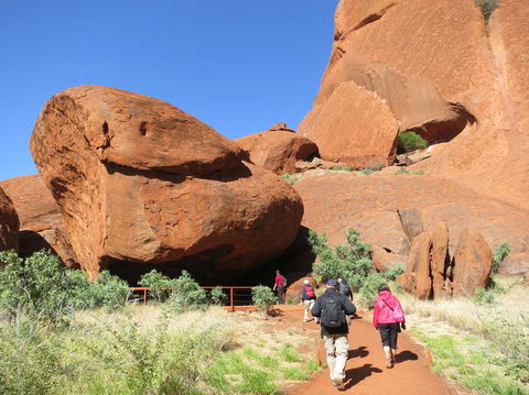 Full Uluru Base Walk At Sunrise Including Breakfast - Accommodation Nelson Bay 3