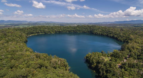 Lake Eacham, Crater Lakes National Park - Accommodation Nelson Bay 2