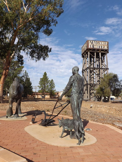 Merredin Railway Water Tower - Accommodation Nelson Bay 0