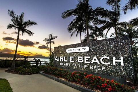 Shared Arrival Transfer: Proserpine Airport To Airlie Beach & Surrounds - Accommodation Nelson Bay 2