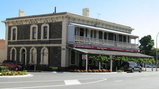 Royal Arms Hotel - Accommodation Nelson Bay 0
