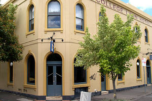 The College Lawn Hotel - Accommodation Nelson Bay 0