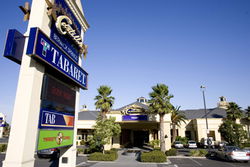Castello's At Berwick - Accommodation Nelson Bay 0