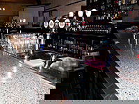 De Biers Lounge Bar - Accommodation Nelson Bay 1