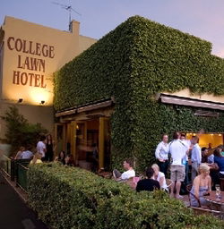 The College Lawn Hotel - Accommodation Nelson Bay 1