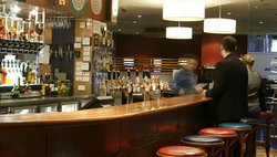 Off Broadway Hotel - Accommodation Nelson Bay 2