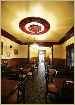 Macquarie Arms Hotel - Accommodation Nelson Bay 2