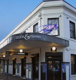 Duck & Swan Hotel - Accommodation Nelson Bay 2