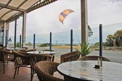 Henley Beach Hotel - Accommodation Nelson Bay 3