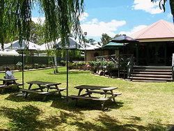 Oakbank Hotel - Accommodation Nelson Bay 3