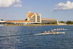 Lakes Resort Hotel - Accommodation Nelson Bay 3