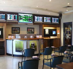 Forest Lake Hotel - Accommodation Nelson Bay 3