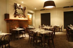 Precinct Hotel - Accommodation Nelson Bay 2