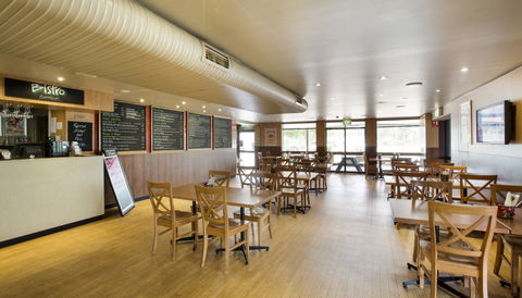 Castle Hill Tavern - Accommodation Nelson Bay 2