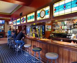 Kensington Hotel - Accommodation Nelson Bay 2