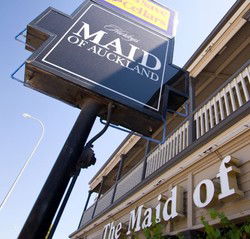 Maid Of Auckland Hotel - Accommodation Nelson Bay 3