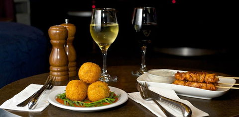 The Social Bar & Restaurant - Accommodation Nelson Bay 1