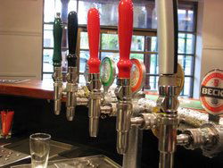 Mayfair Tavern & Bottleshop - Accommodation Nelson Bay 2