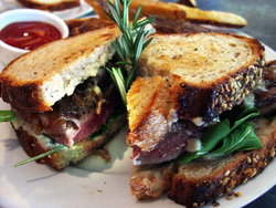 Alpine Hotel - Accommodation Nelson Bay 2