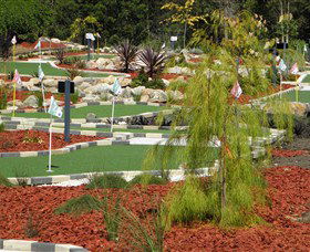 18 Hole Mini Golf - Club Husky - Accommodation Nelson Bay 0