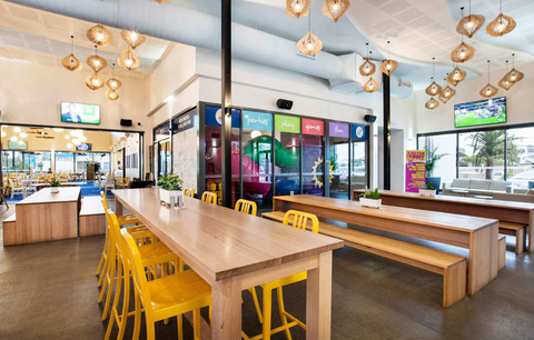 Coolum Beach Hotel - Accommodation Nelson Bay 1