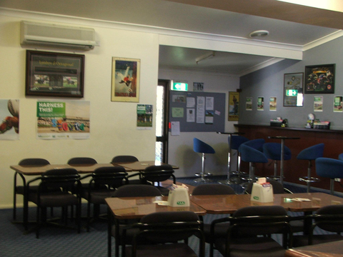 Old Bar Tavern - Accommodation Nelson Bay 4