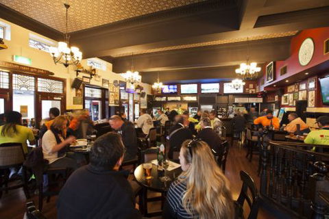 P.J. Gallagher's - Accommodation Nelson Bay 2