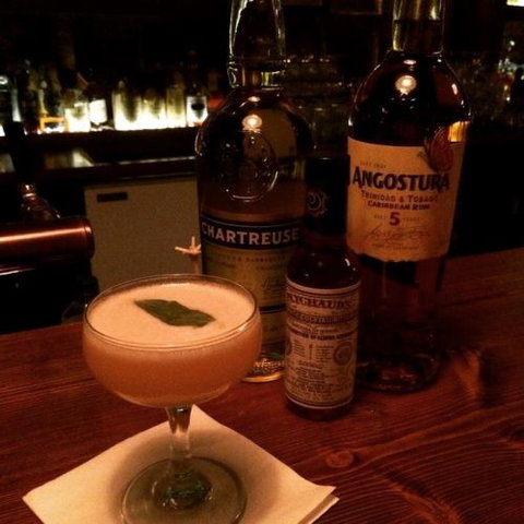 Sneaky Tony's - Accommodation Nelson Bay 2