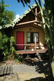 Magnum's Backpackers Bar - Accommodation Nelson Bay 0