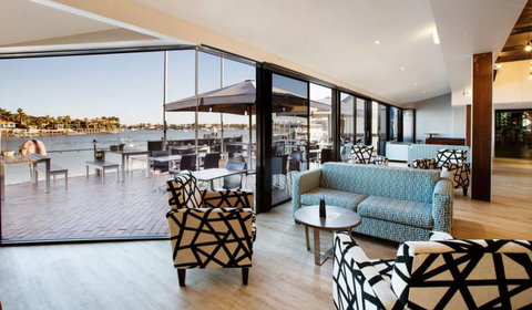 Wharf Tavern - Accommodation Nelson Bay 2
