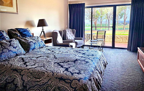 Estate Tuscany - Accommodation Nelson Bay 4