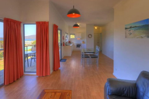 Driftwood Cottages - Accommodation Nelson Bay 1