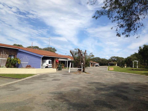 Emu Beach Chalets - Accommodation Nelson Bay 0