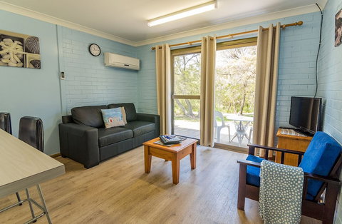 Emu Beach Chalets - Accommodation Nelson Bay 3