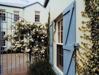 Oscars Waterfront Boutique Hotel - Accommodation Nelson Bay 2