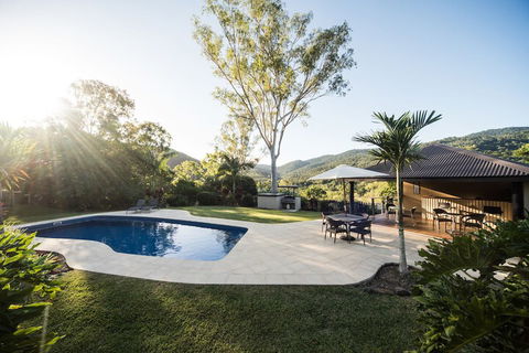 Seclude Rainforest Retreat - Accommodation Nelson Bay 2
