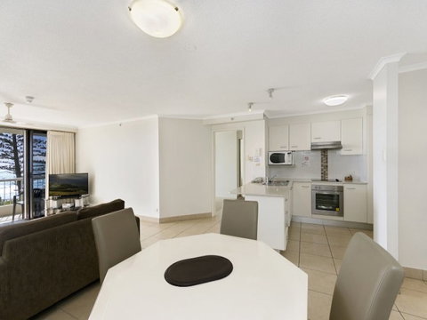 Coolum Caprice - Accommodation Nelson Bay 6