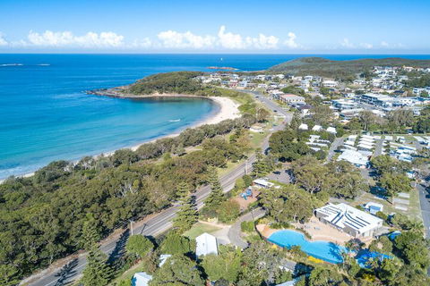 Fingal Bay Holiday Park - Nelson Bay Accommodation.com 1