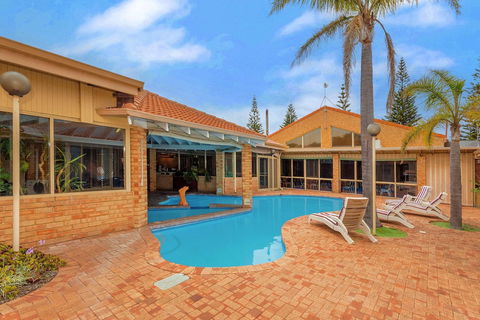 Comfort Inn Bay Of Isles - Accommodation Nelson Bay 1