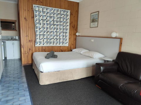 Yarragon Motel - Accommodation Nelson Bay 2