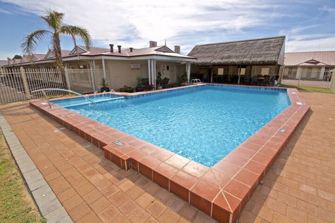 Bunbury Apartment Motel - Accommodation Nelson Bay 2