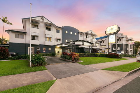Cairns Queens Court - Accommodation Nelson Bay 2