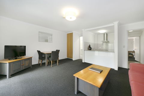 Mt Ommaney Hotel Apartments - Accommodation Nelson Bay 6